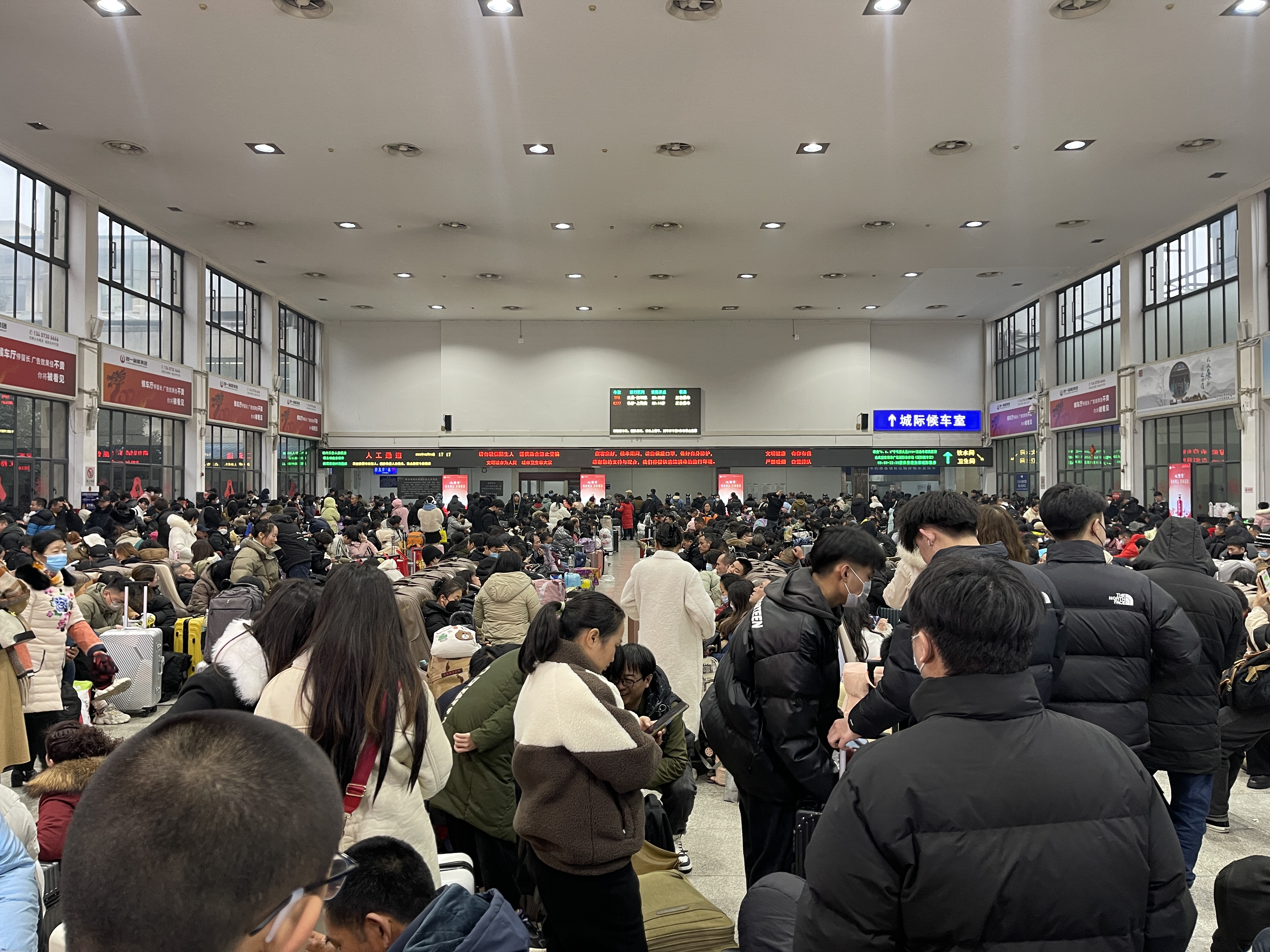 创新高!广铁春运节前累计到发旅客5350万人次 反向出行成新亮点