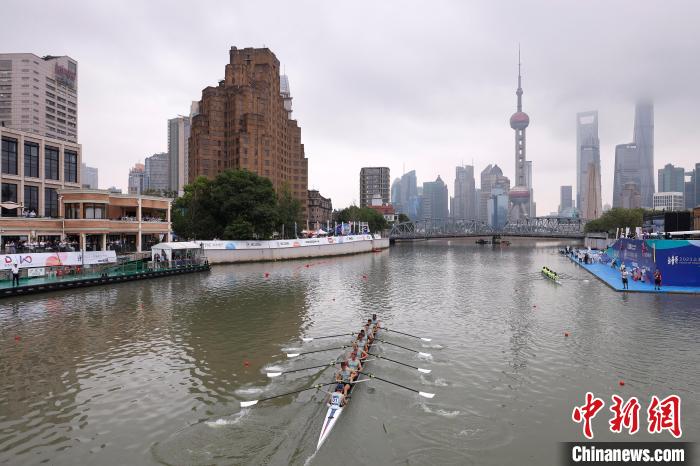 2023上海赛艇公开赛在苏州河水域开桨