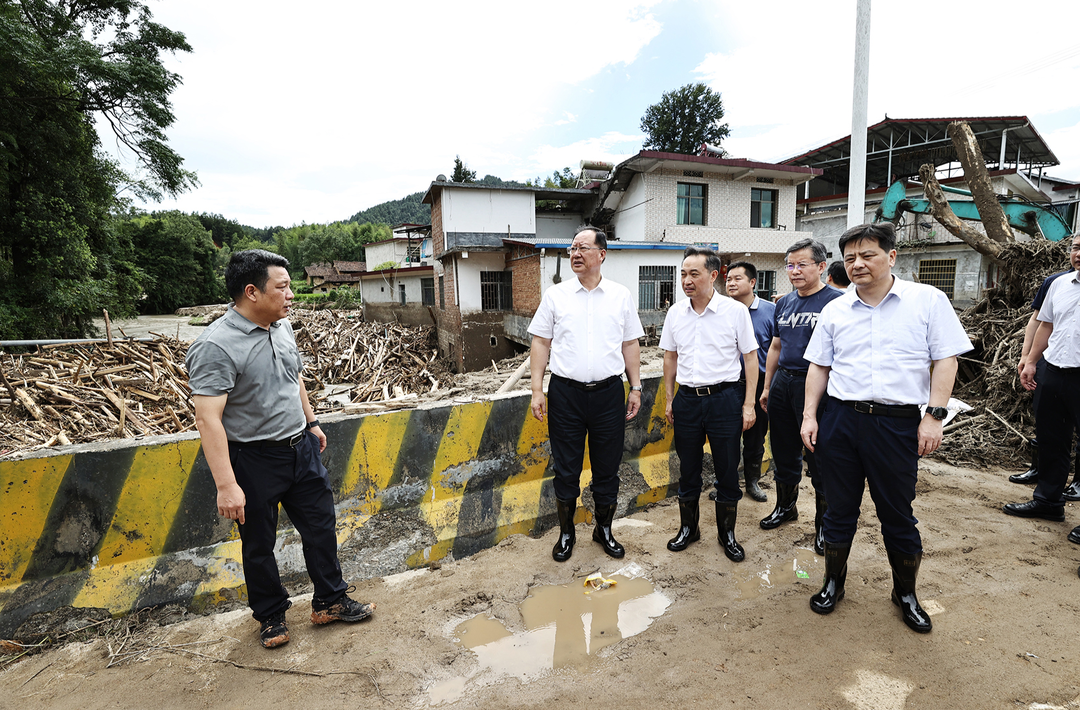 毛伟明在资兴指导抢险：全力迅速抢好“三通”